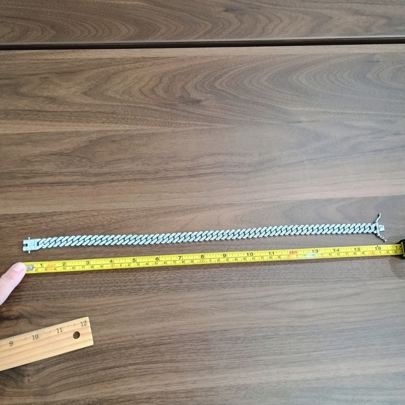 Silver neckless w/ CZ diamonds. - Picture 2 of 4